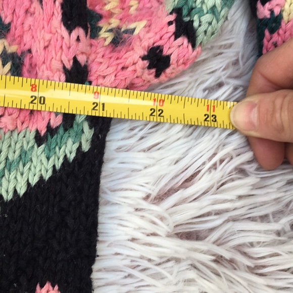 💐VTG 80s hand knit floral print sweater - Picture 7 of 7